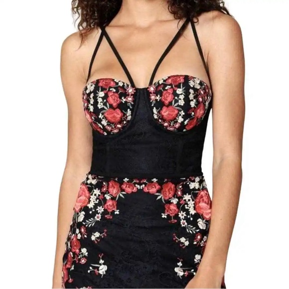 BeBe Maddie Embroidered Corset Midi Dress Black with Red Roses Womens Size 8 - Picture 2 of 4